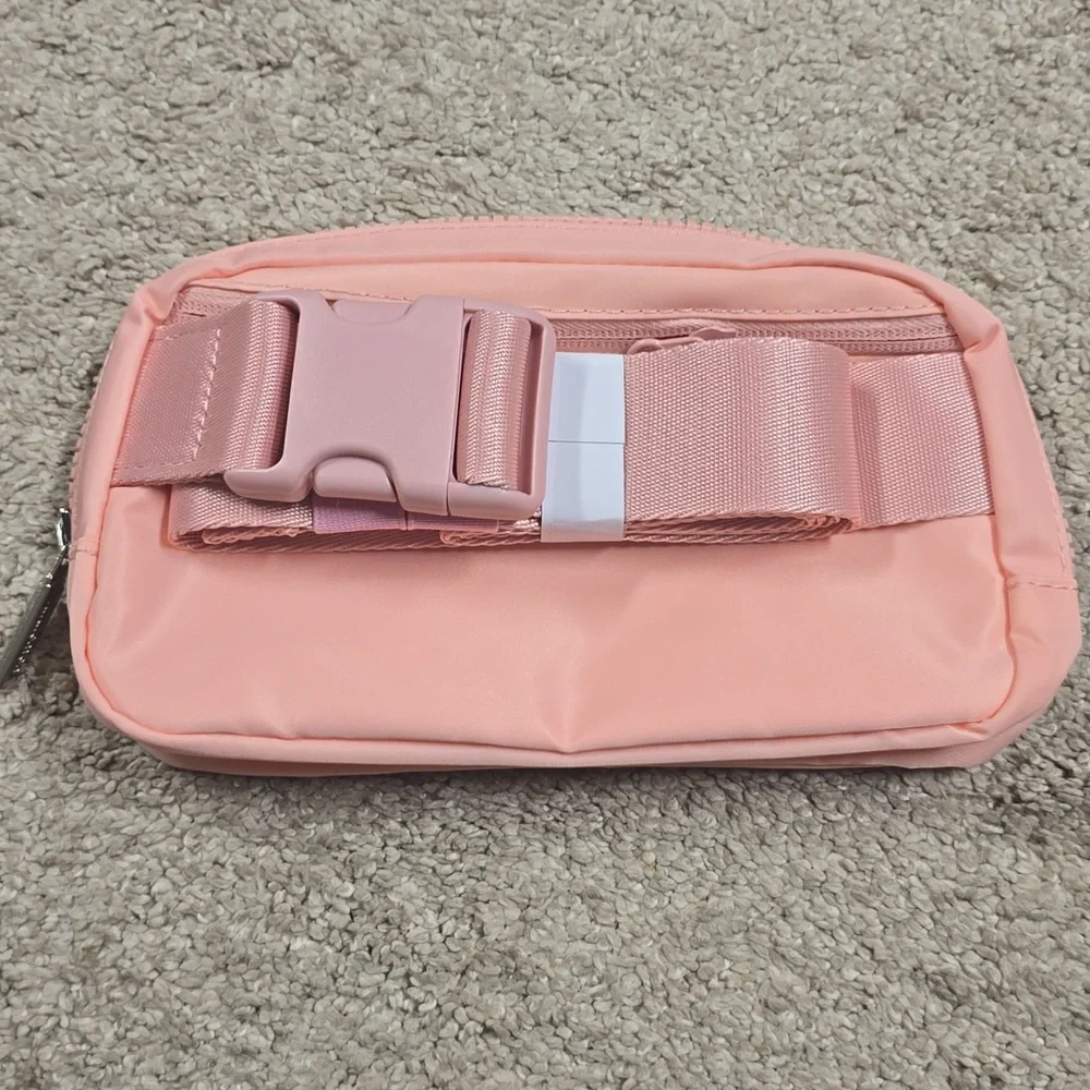 Luluemon Everywhere Belt Bag NWOT Deco Pink